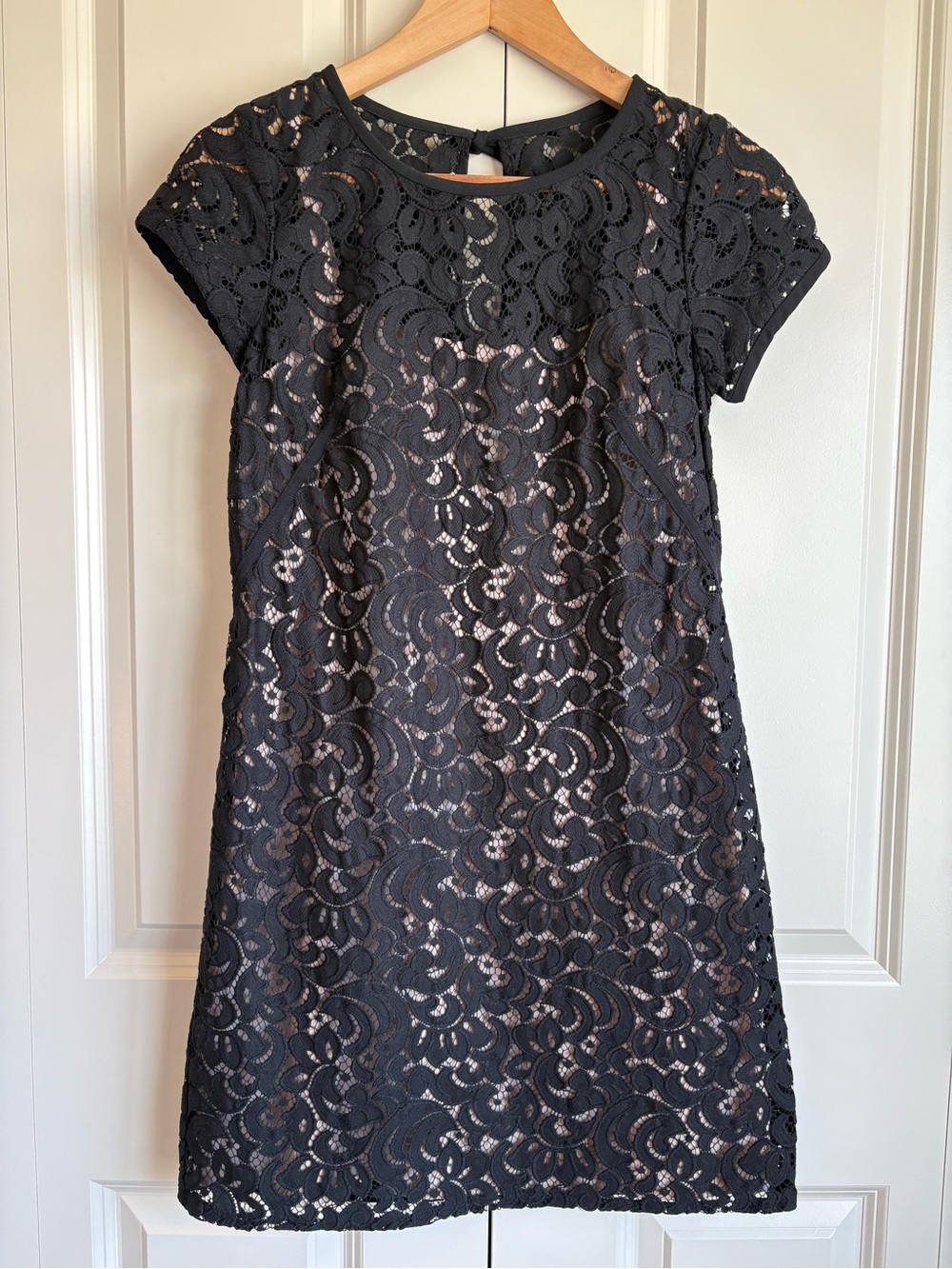 LOFT Black Lace Shift Dress Cream Liner Keyhole Tie Back Size 2